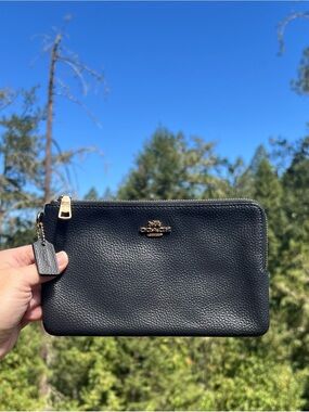 COACH Double Zip Wristlet Phone Wallet Navy Pebble Leather Gold Hardware AUTHNTC